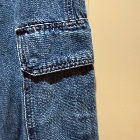 Levi's Classic Denim Cargo Pants - Picture 4 of 7